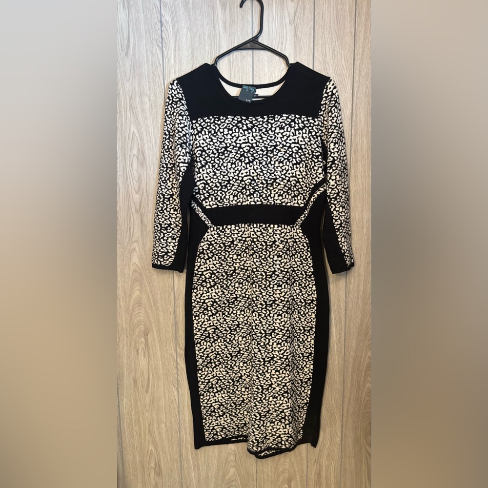 Gabby Skye Black and White Knit Dress